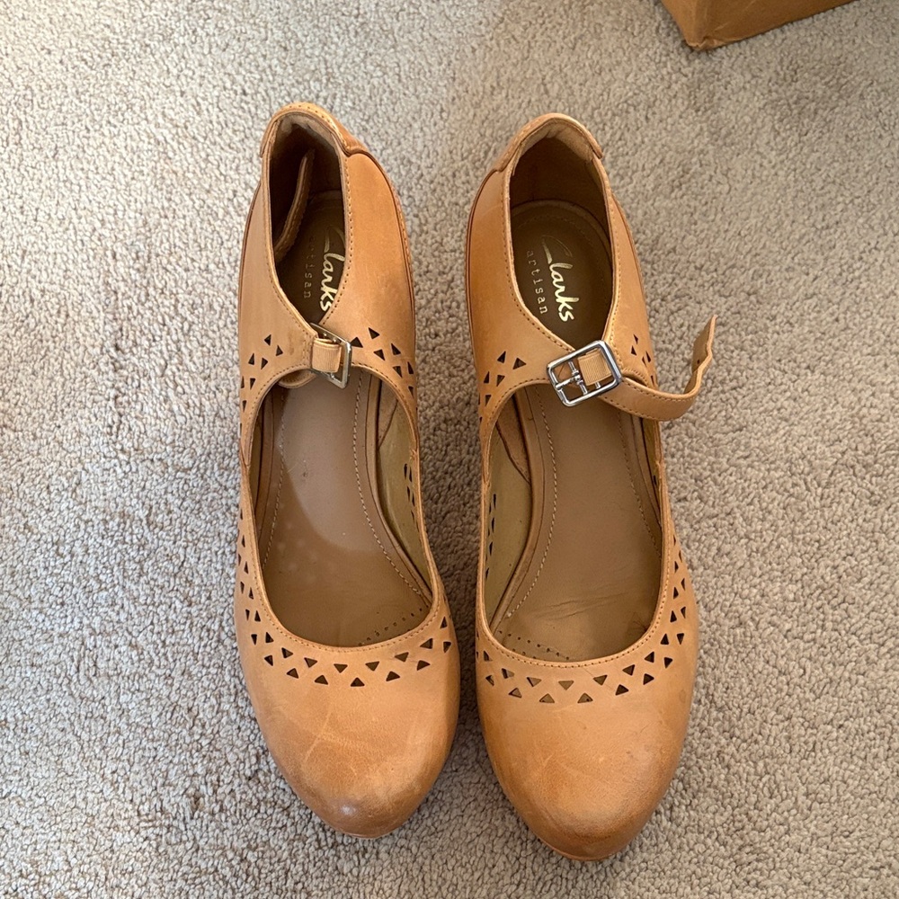 Clarks Brown Cutout Mary Jane heels